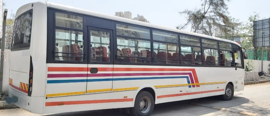 Shree Travels semi-sleeper bus exterior